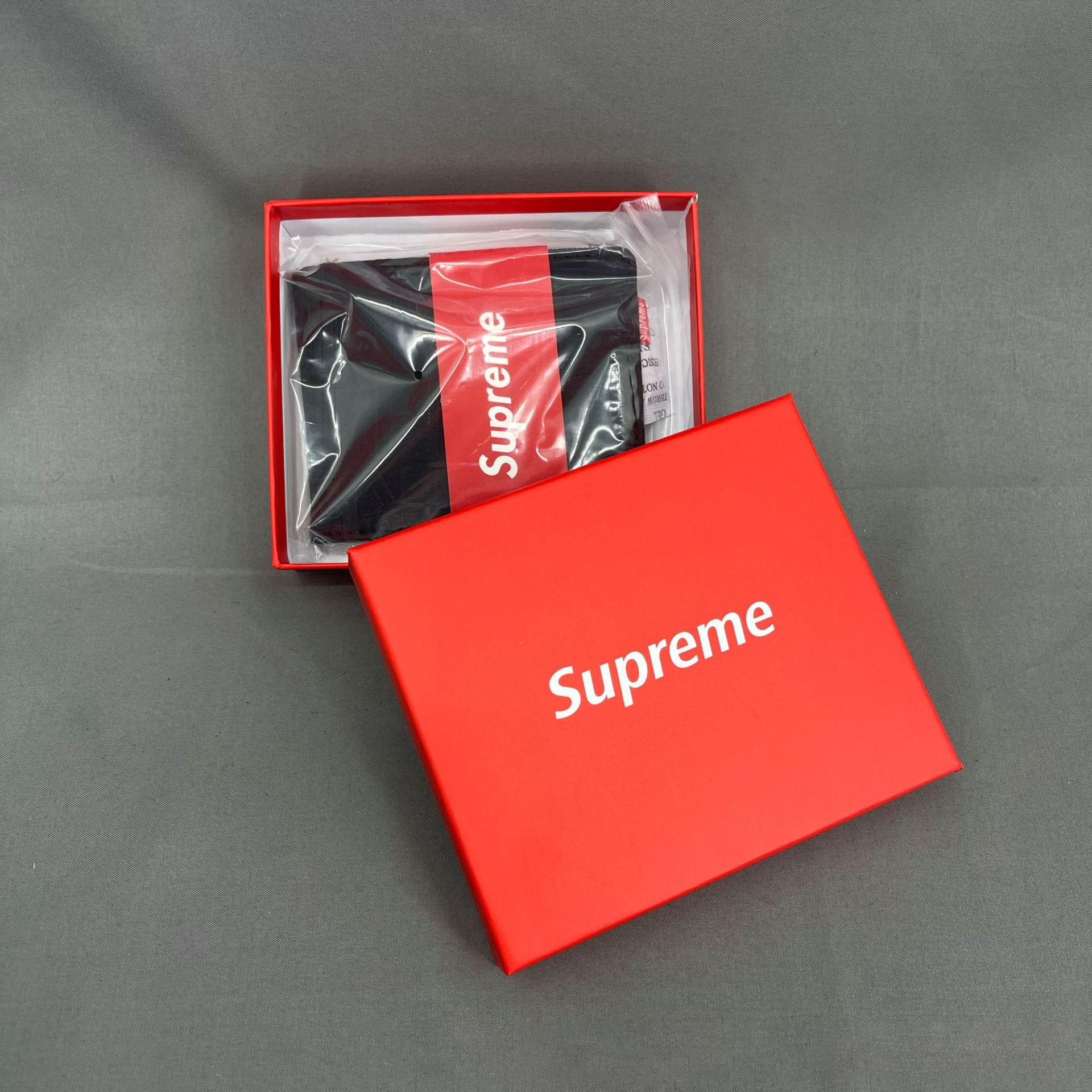Supreme Branded Wallet For Man With Branded Gift Box - BideshBuy